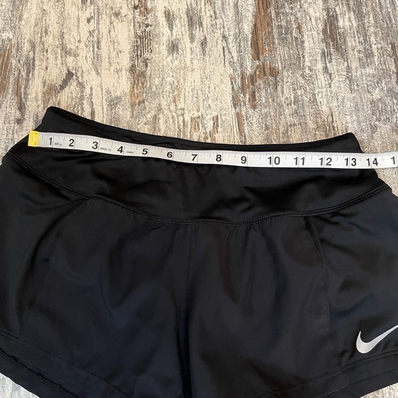 Nike Women's Dry Fit Shorts Size Small - Picture 6 of 6